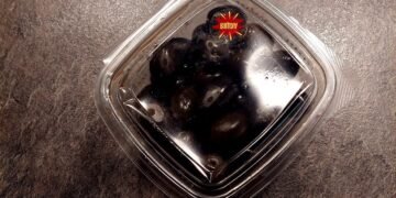 Търговци печелят „устойчиво“ от още нелоялни практики с пластмасовите кутии