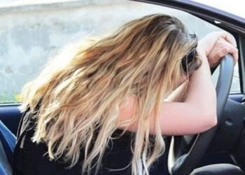 Пияна варненка блъсна полицейска кола и опита да избяга!