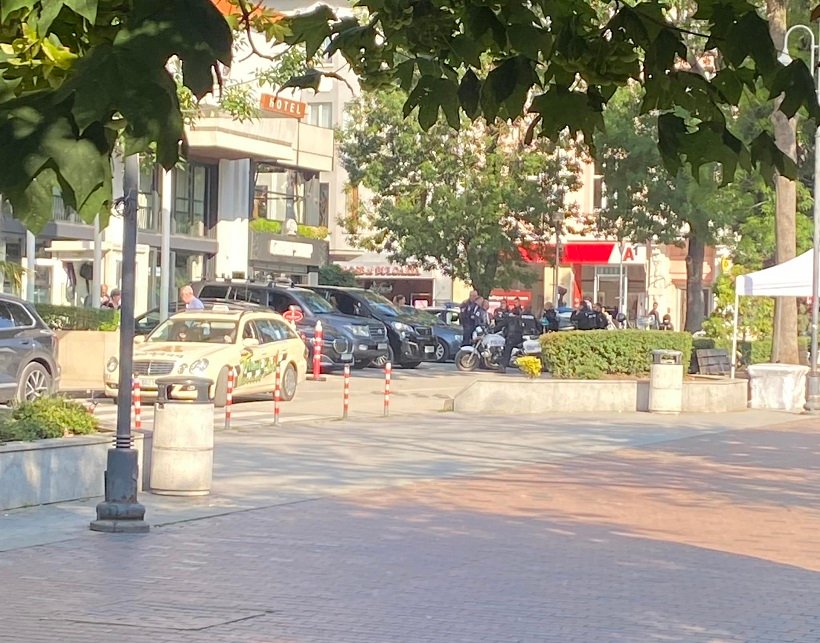 Засилено полицейско присъствие в центъра на Варна заради неофициална визита на президента