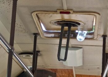 “Иновация” във варненски автобус в опит да замести климатика