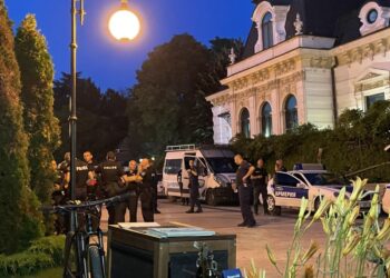 Засилено полицейско присъствие около Фестивалния комплекс притесни варненци
