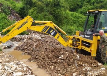 Четвърти ден военнослужещи от Сухопътните войски помагат за преодоляване на последствията от наводненията в Берковица