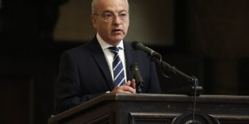 Премиерът Донев: Работата за държавата предлага шанс за всеки, който намира смисъл в това да служиш на хората