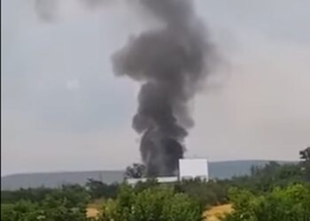 Няма превишения на замърсяващи вещества в атмосферния въздух над Девня след пожара на площадка за третиране на отпадъци
