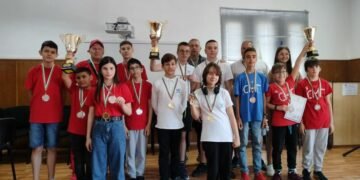 Ученици от МГ „Д-р Петър Берон“ станаха републикански шампиони по шахмат