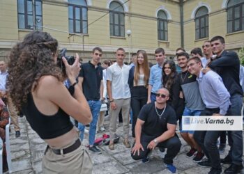 Връчиха дипломите на абитуриентите от МГ „Д-р Петър Берон“