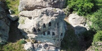 Проф. Овчаров: Скалните творения на хората в Източните Родопи са различни от всички останали