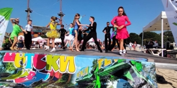 Български фолклор завладява плувния празник 1000 х 1000