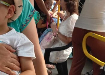 Необичайна постъпка в претъпкан варненски автобус стъписа пътниците (ВИДЕО)