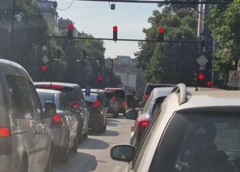 Катастрофа между такси и друг лек автомобил предизвика огромни задръствания по “Владислав”