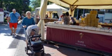 Откриха “Алея на книгата”, 20 шатри са разположени по цялото ларго във Варна