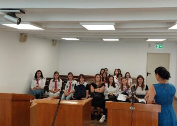 17 ученици от Хуманитарната гимназия провеждат стаж в Районен съд – Варна