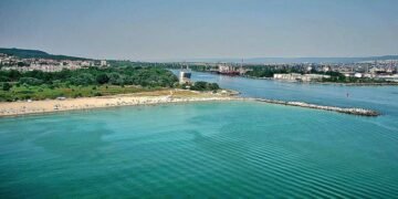 РЗИ: Морската вода по плажовете във Варна е с отлично качество