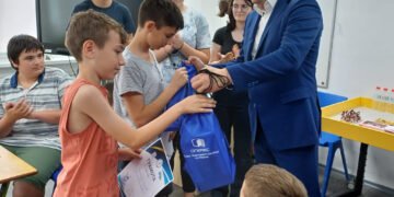 Наградиха първите участници в курса по роботика