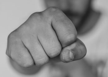 Група младежи нападнаха мъж навръх Великден във Варна