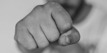 Група младежи нападнаха мъж навръх Великден във Варна