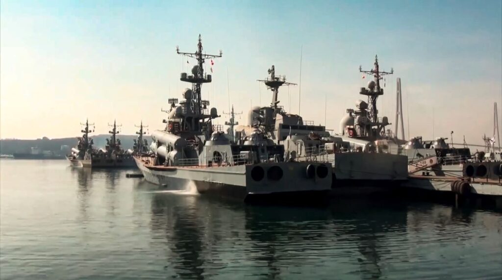 Русия и Китай започнаха съвместно военно учение