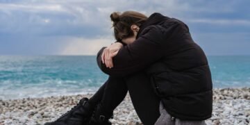 400 ШЕВА: Мъж обезобрази приятелката си с макетно ножче и обръсна главата ѝ