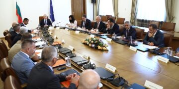 Подготвя се график за поетапен преход на рафинерията на „Лукойл“ към неруски петрол