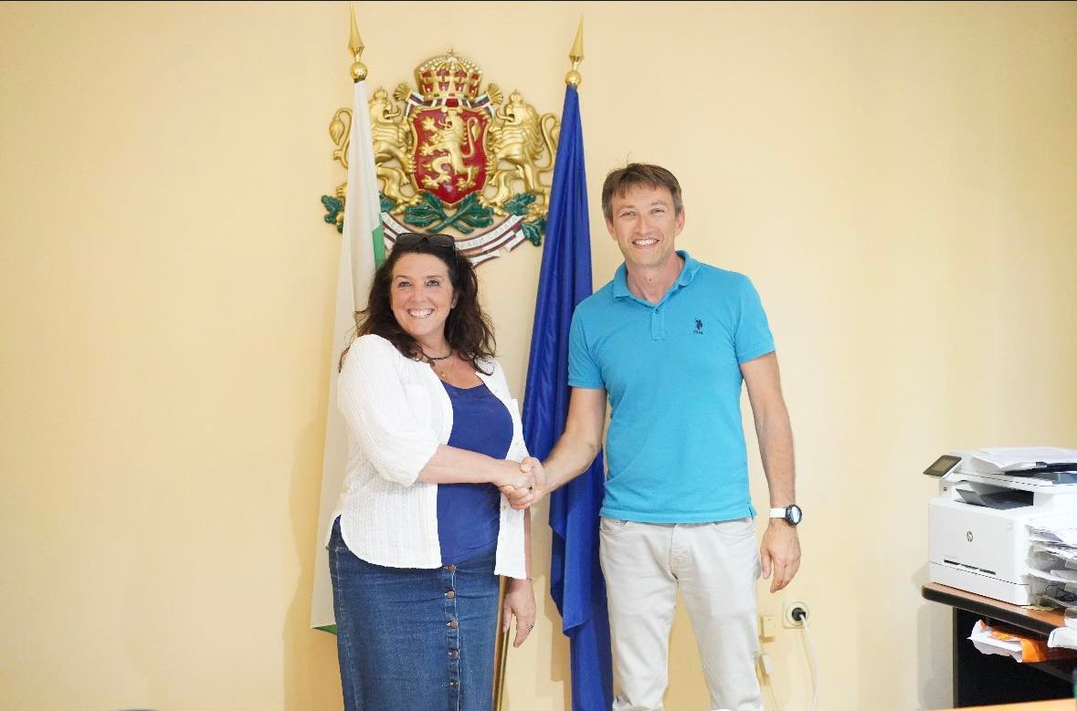 Водещата на популярното телевизионно предаване „Съкровищата на света“ Бетани Хюз разгледа Белослав!