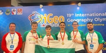 Михаил Паскалев от МГ - Варна със златен медал от международната олимпиада по география iGeo в Индонезия