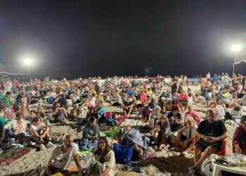 Хиляди варненци се присъединиха към "Най-дългата вечеря на плажа" в кв. "Аспарухово"