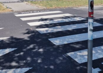 Обновяват пешеходните пътеки около училищата преди първия учебен ден
