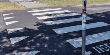 Обновяват пешеходните пътеки около училищата преди първия учебен ден