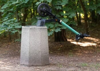 До месец Община Варна определя местата за разполагане на тротинетки и велосипеди под наем