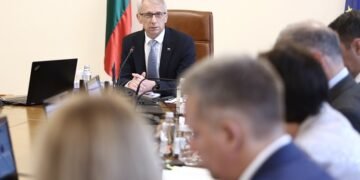 Премиерът акад. Денков: Няма да позволим повишение на цената на тока