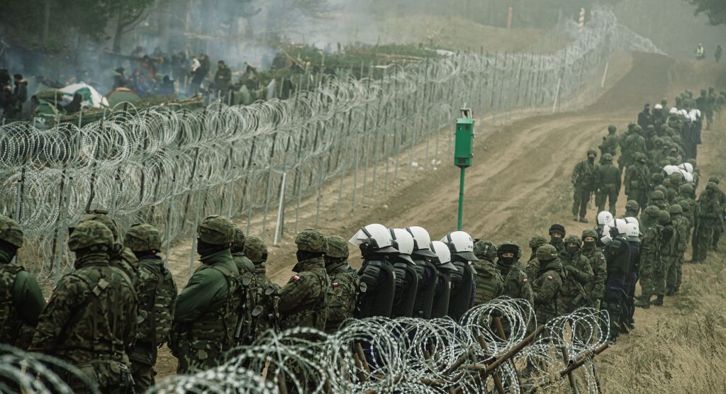 Полша разполага до 10 000 войници на границата с Беларус