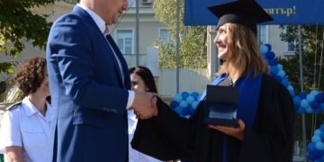Кметът Иван Портних награди отличници от випуск 2023 на ВВМУ „Н. Вапцаров“