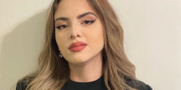 Нургюл Салимова с реми в първата партия за Световната титла по шахмат