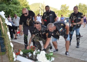 В Девня откриха паметна плоча на хореограф легенда