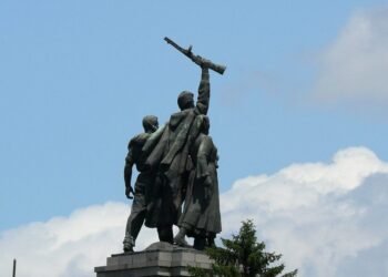 Демонтират фигурите на Паметника на съветската армия до 30 дни