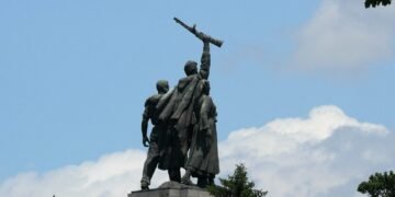 Демонтират фигурите на Паметника на съветската армия до 30 дни