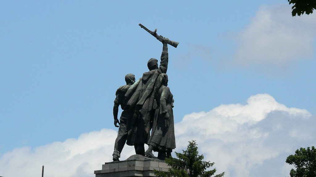Демонтират фигурите на Паметника на съветската армия до 30 дни