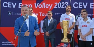 Показаха златната купа на Евроволей 2023 във Варна