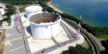 Кабинетът ще уведоми „Лукойл Нефтохим Бургас“ АД за прекратяването на концесията на пристанищен терминал „Росенец“