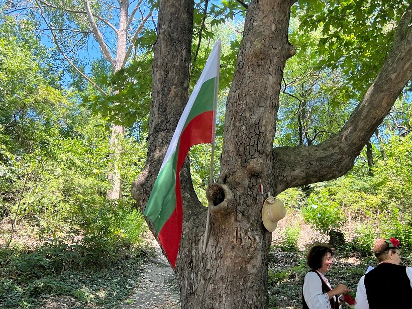 Близо 100 участници се включиха в първия Национален тракийски събор „На тракийската чешма“ край Аксаково (СНИМКИ и ВИДЕО)