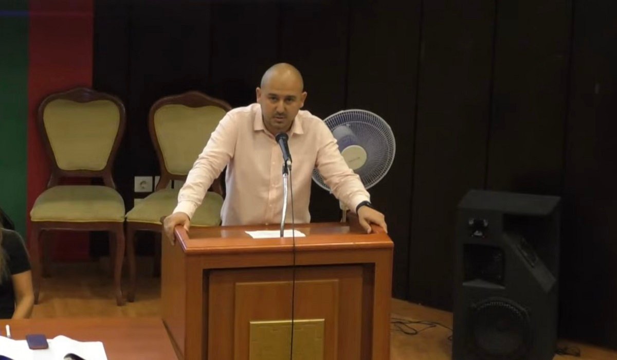 Юлиян Губатов, общински съветник от "Възраждане": Известните като "нови електробуси" на Варна отдавна не могат да бъдат наричани така!