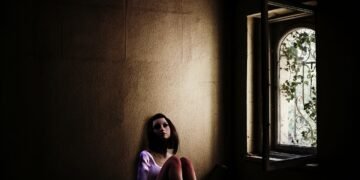 Баща и син остават в ареста по обвинение в изнасилване на малолетно момиче във варненско село!