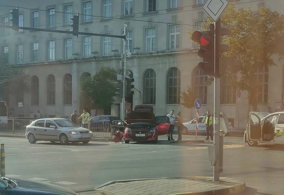 Тежка катастрофа с един загинал е станала в центъра на Варна