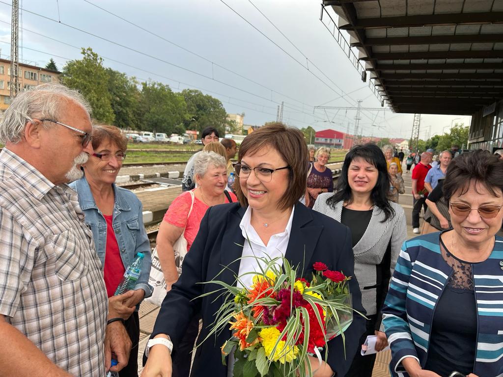 Нинова: Искат децата ни да не знаят и да не помнят - заедно няма да позволим да потъпчат българската история и паметта на героите