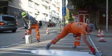 Обновяват пешеходната маркировка около училищата във Варна