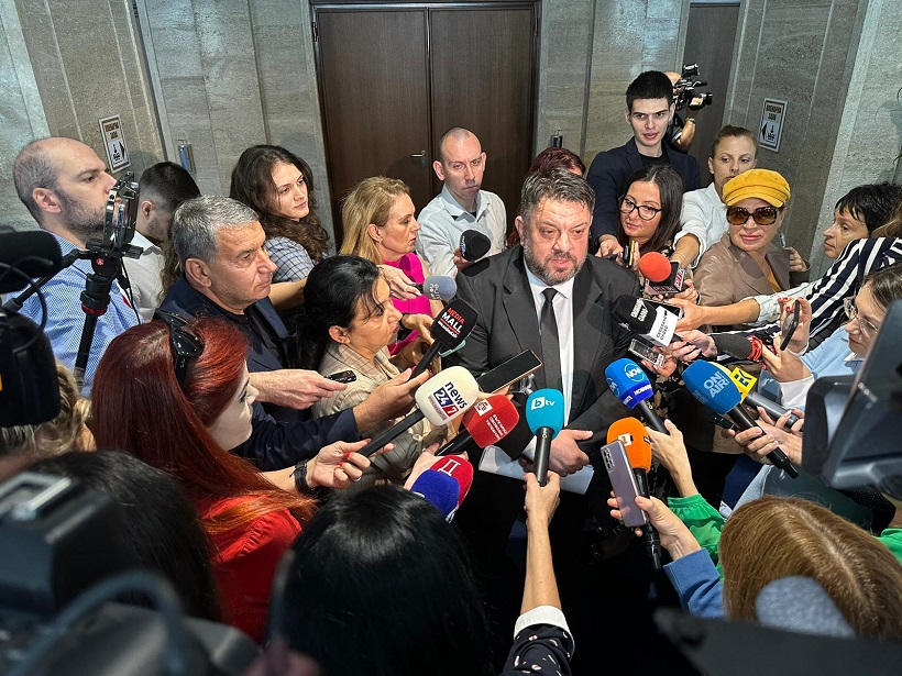 БСП: Тагарев посегна и на последното ни ракетно въоръжение и го дарява на Украйна