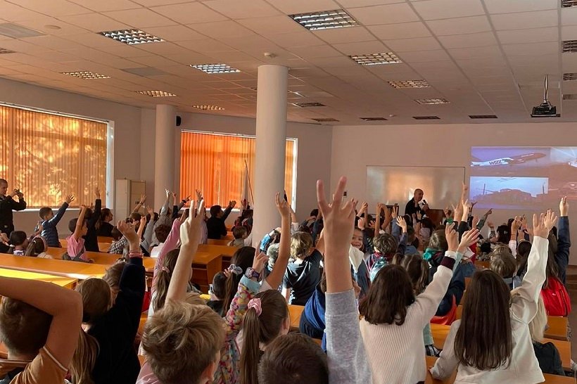 Ученици от ОУ "П.Р. Славейков" посетиха Морско училище за ден