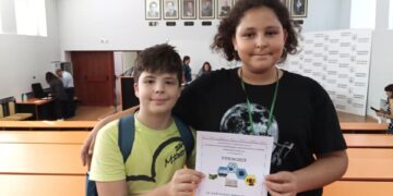 Кръжочниците от варненската обсерватория получиха грамота за най-добро представяне на доклад