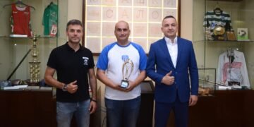 Олимпийската шампионка Румяна Нейкова дари отличието си “Спортист на България 2008” на Музея на спорта в Юнашкия салон