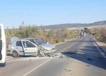 Катастрофа между кола и автобус затвори участък от пътя Девня – Варна